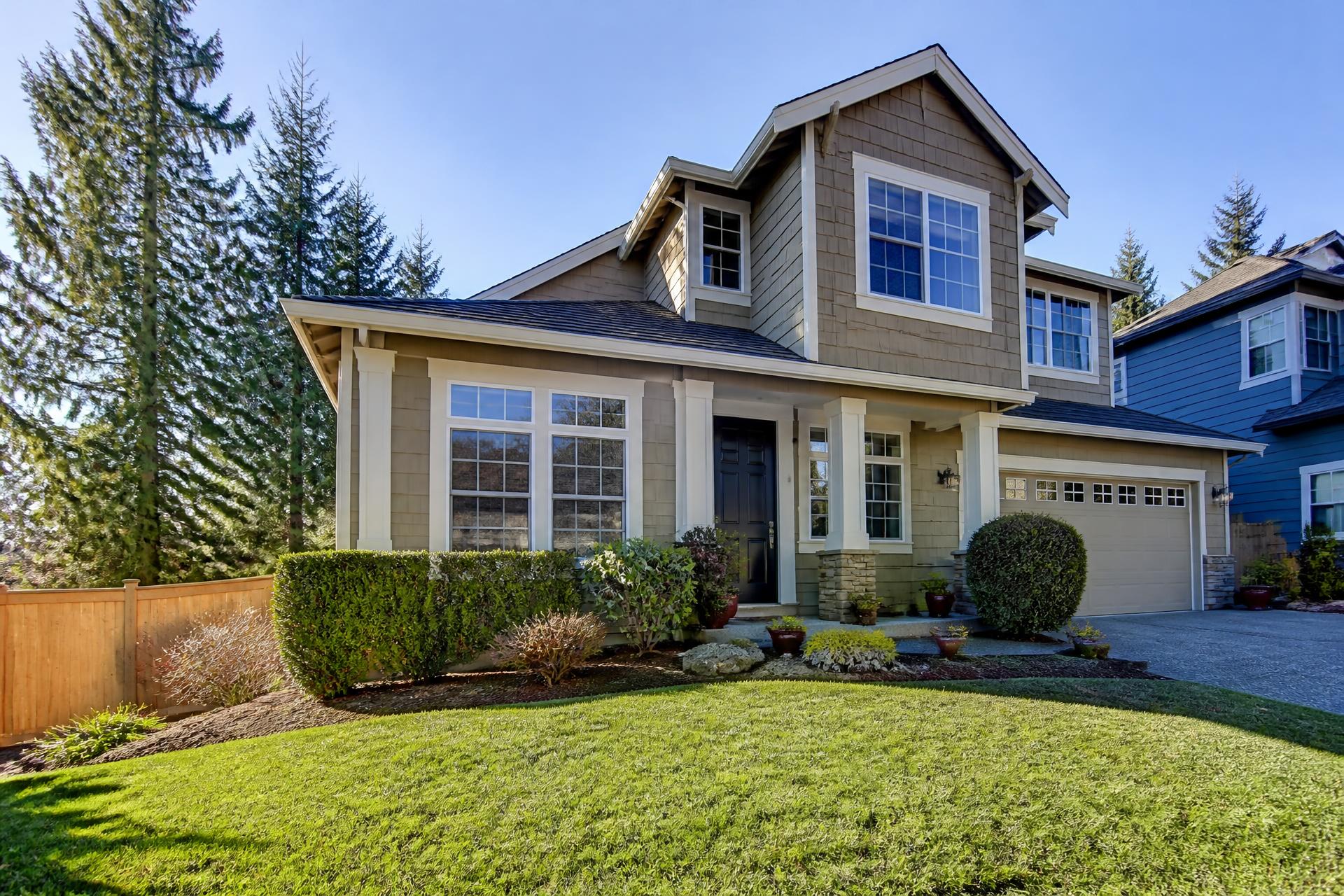 Residential home in Shoreline with freshly cleaned, sparkling windows